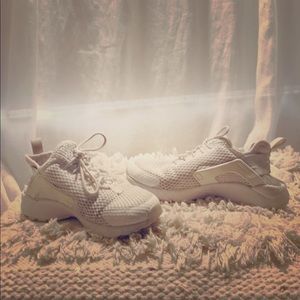 White nike huarache Shoes